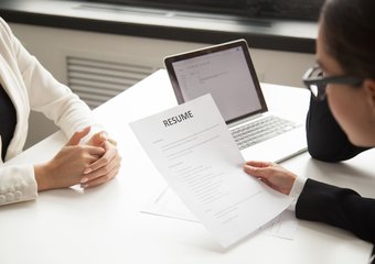 Вакансий стало больше, чем безработных: на рынке труда сохраняется кадровый дефицит