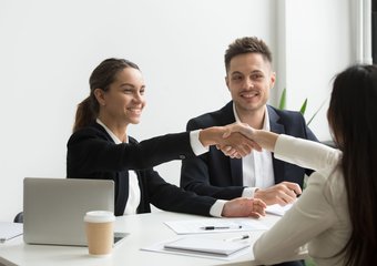 7 из 10 соискателей считают обращение на «вы» признаком уважения на собеседовании