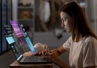 14% россиян стали раньше уходить с работы благодаря нейросетям