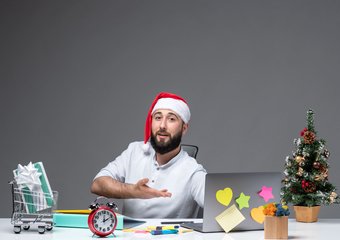 В Роспотребнадзоре разъяснили порядок оплаты труда в новогодние каникулы