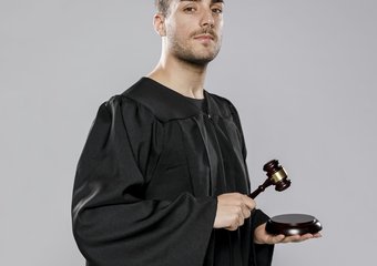 Не дипломом единым: как найти и удержать юриста