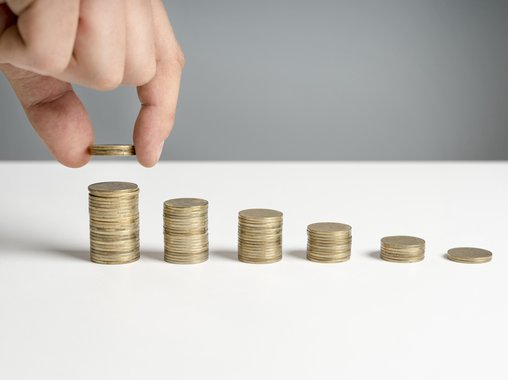 Бизнес намерен экономить на зарплатах, но они продолжают расти из-за кадрового дефицита