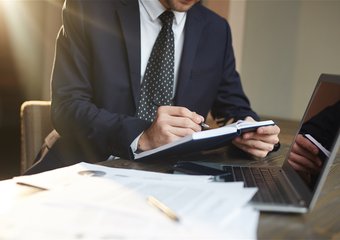 Самозанятые с 1 октября: какие схемы работы с исполнителями становятся рискованными для бизнеса