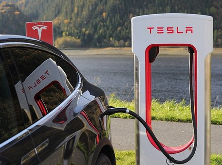 Tesla в России: «Связной» запустил услугу аренды электромобилей
