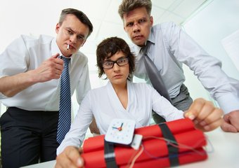 Тёмная сторона корпоративной культуры: как распознать и устранить токсичные ритуалы, которые выдают за «традиции»