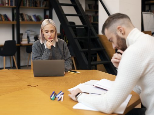 Под ударом — высокооплачиваемые середняки: эксперт Неверова назвала сотрудников, которых будут увольнять в первую очередь в 2026 году