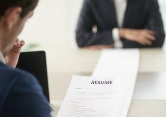 Собеседование без предвзятости: структурированные интервью и чек-листы для объективного отбора