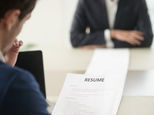 Собеседование без предвзятости: структурированные интервью и чек-листы для объективного отбора