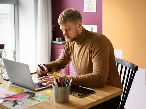 Самозанятые испытывают на 24% больше стресса, чем наемные работники