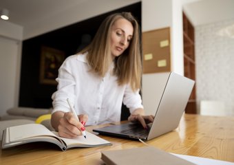 Больше половины россиян намерены совмещать работу и учебу в наступившем году