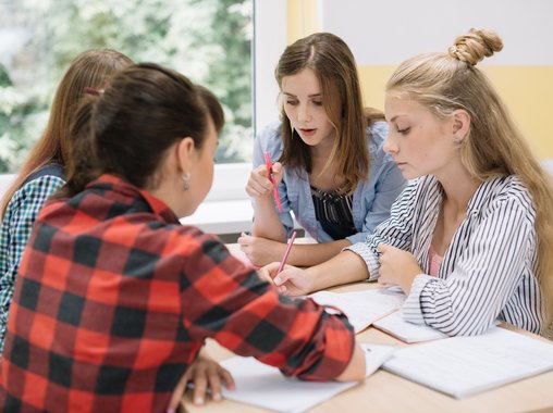 За два года количество резюме от подростков увеличилось на треть — школьники всё активнее выходят на рынок труда