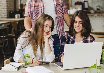 Зумеры меняют подход к работе: автономия важнее стабильного найма