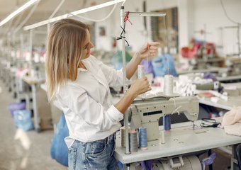 Легкая промышленность лидирует по росту вакансий в 2025 году