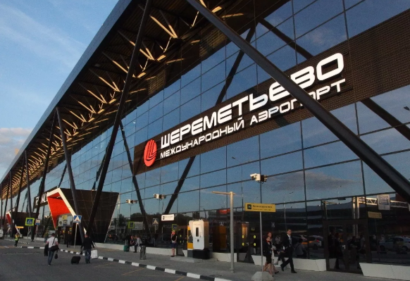 «Шереметьево» назвало завышенными данные о повышении выплат грузчикам до 200 000 рублей 
