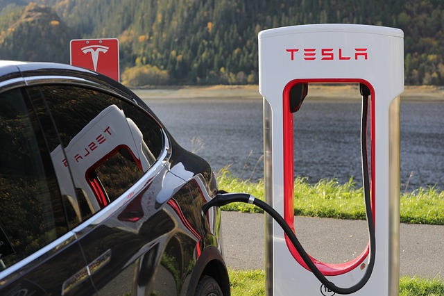 Tesla в России: Связной запустил услугу аренды электромобилей